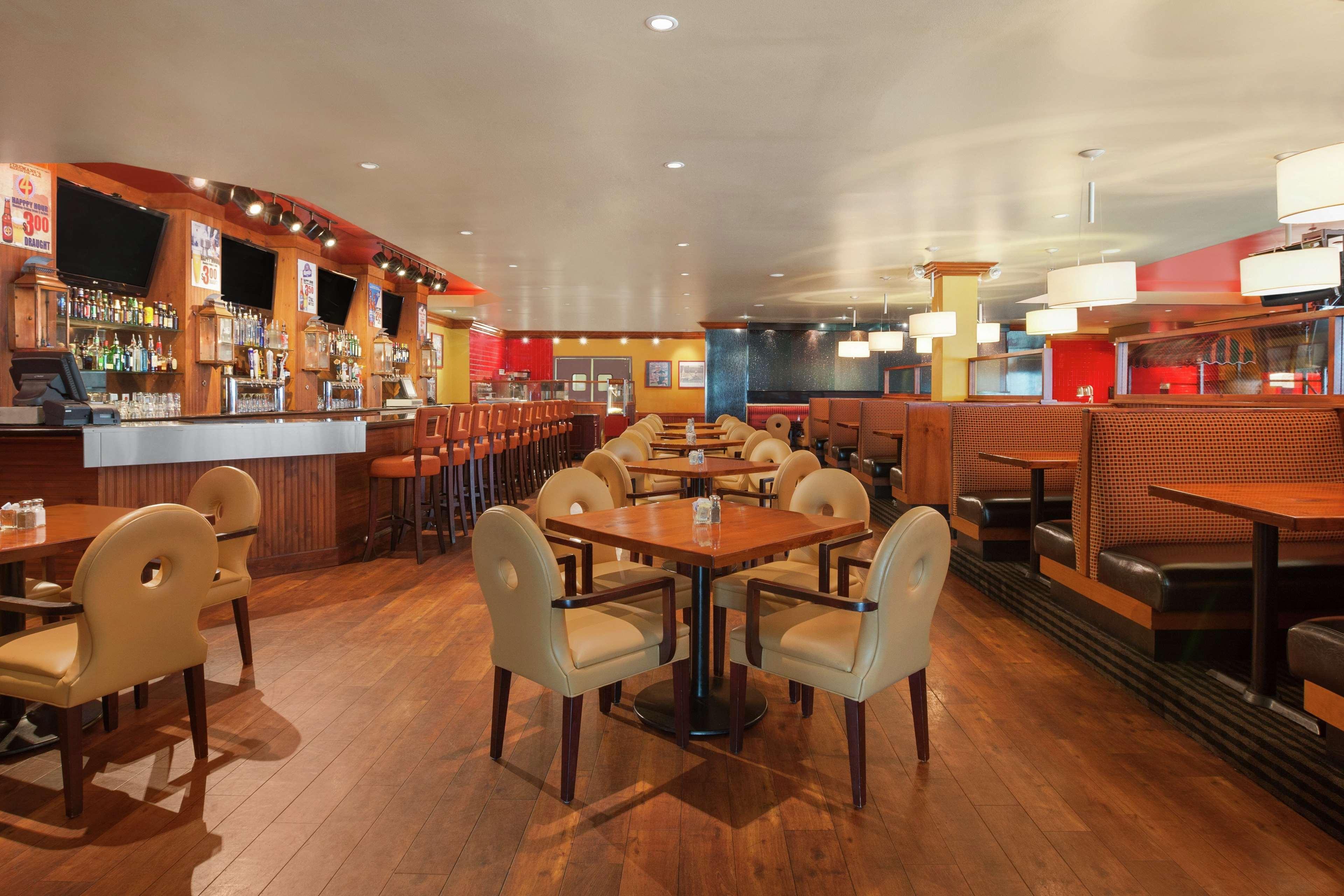 Doubletree By Hilton Hotel Dallas - Love Field Bagian luar foto