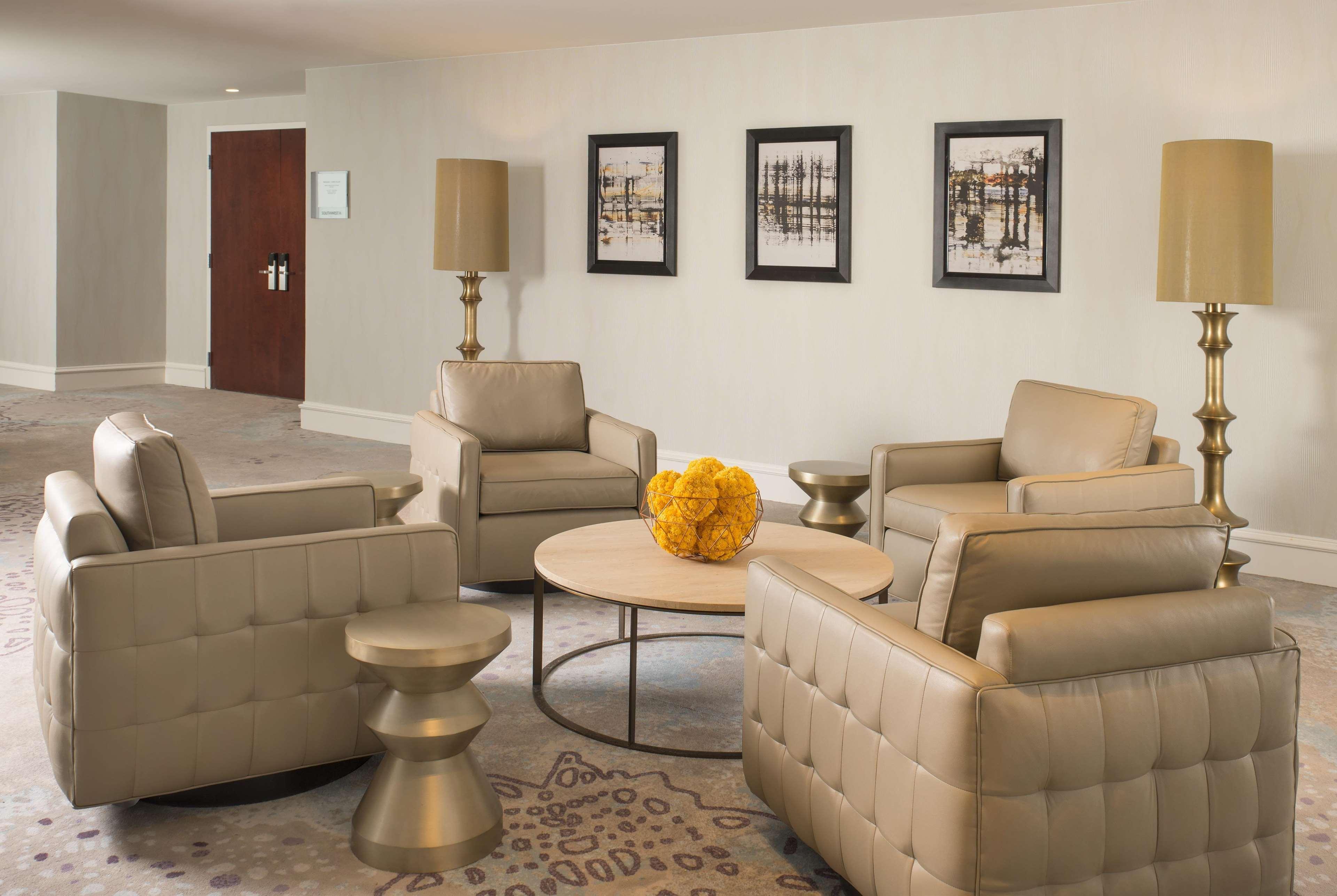 Doubletree By Hilton Hotel Dallas - Love Field Bagian luar foto