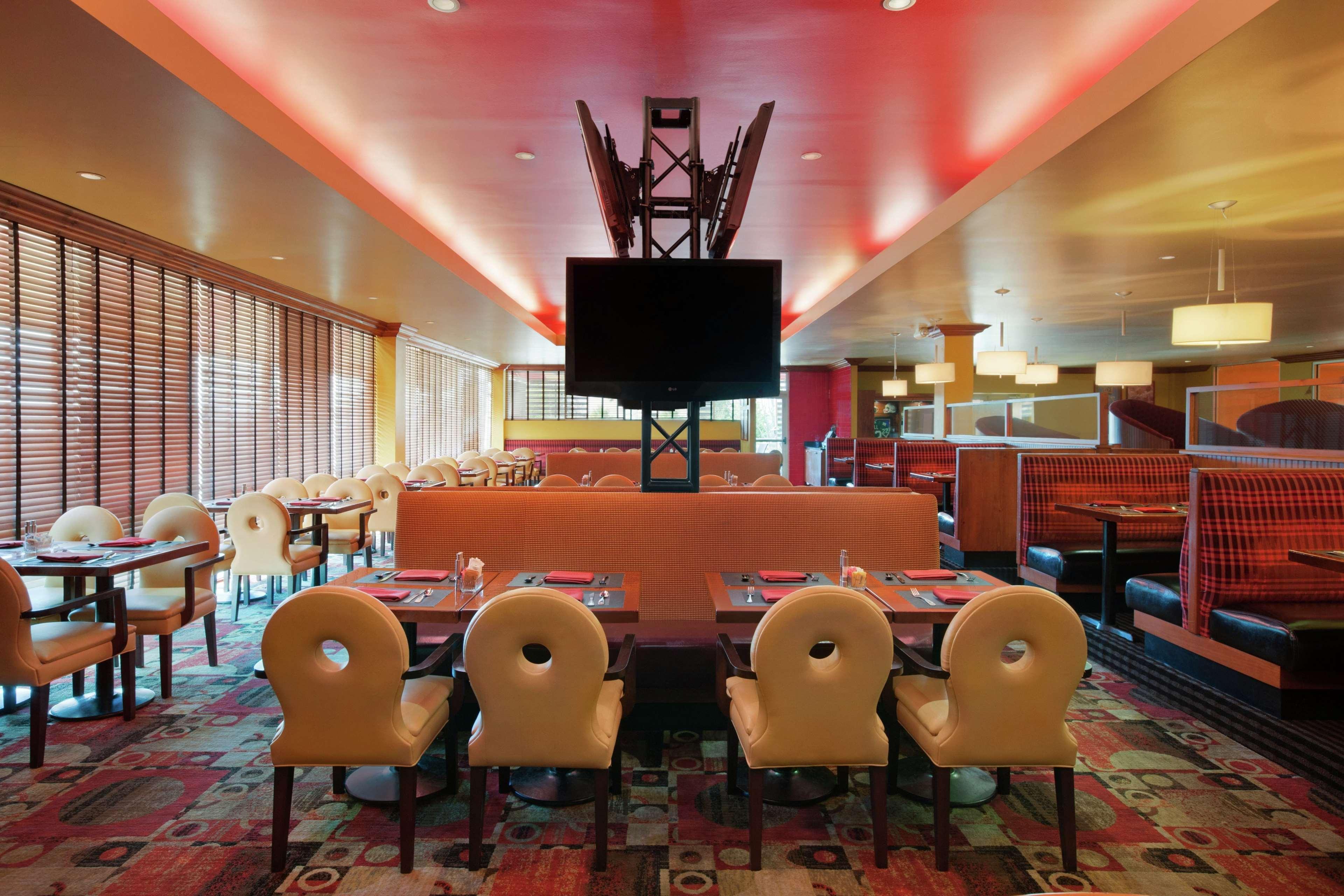 Doubletree By Hilton Hotel Dallas - Love Field Bagian luar foto