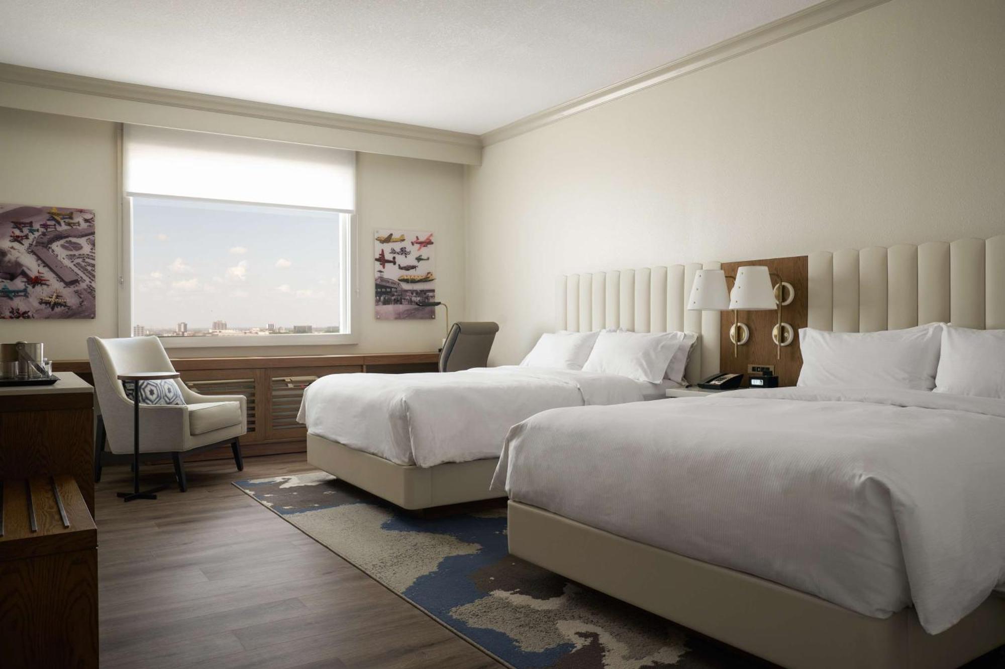 Doubletree By Hilton Hotel Dallas - Love Field Bagian luar foto