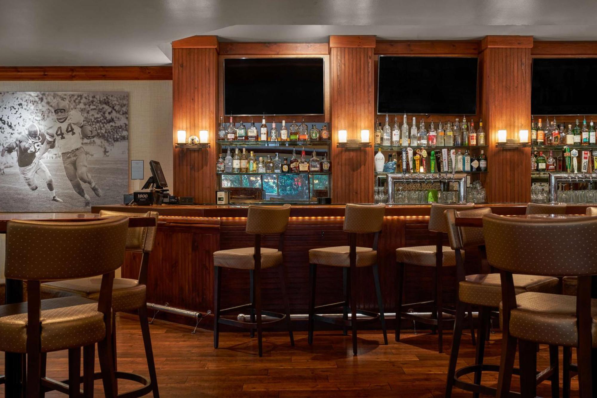 Doubletree By Hilton Hotel Dallas - Love Field Bagian luar foto