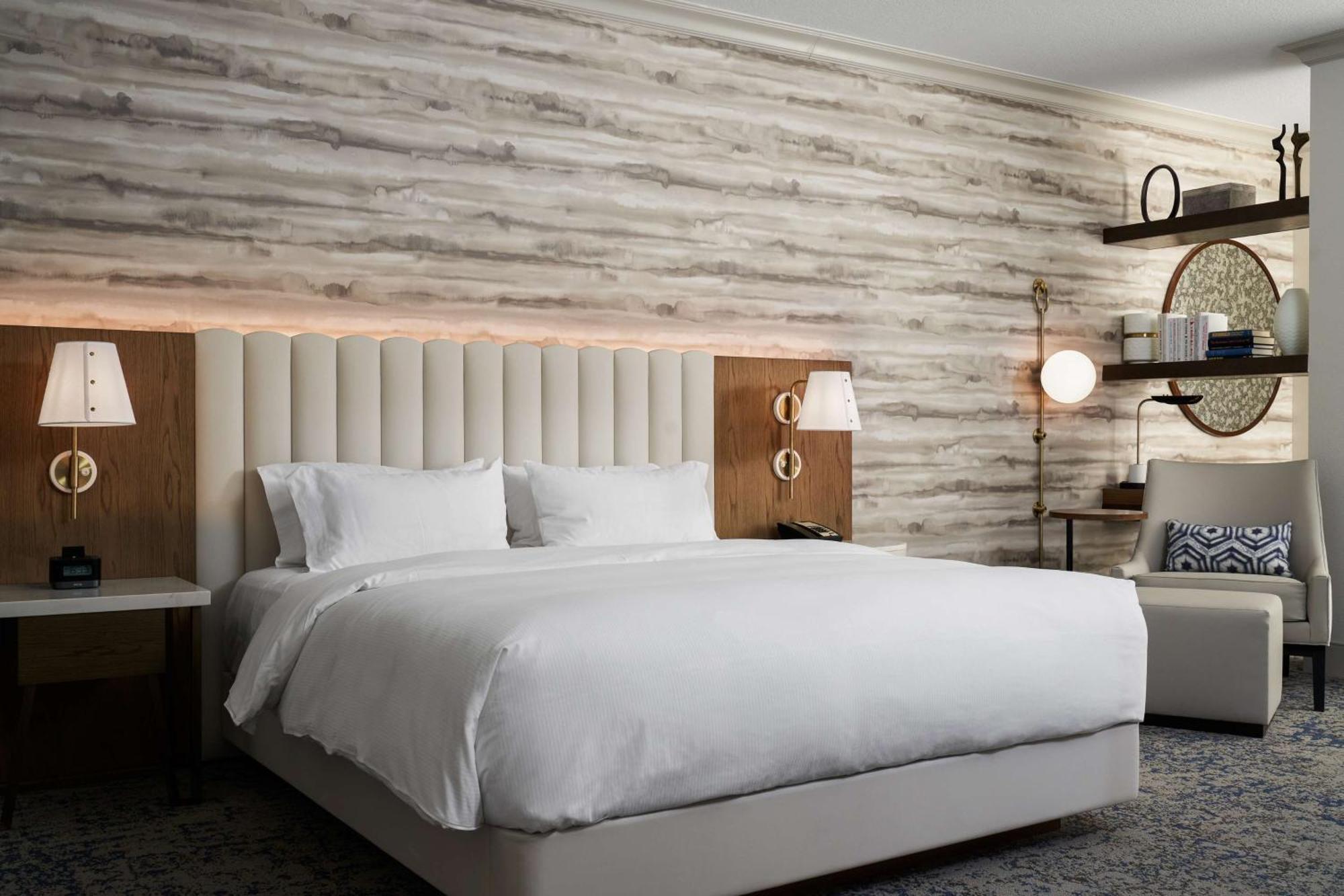 Doubletree By Hilton Hotel Dallas - Love Field Bagian luar foto
