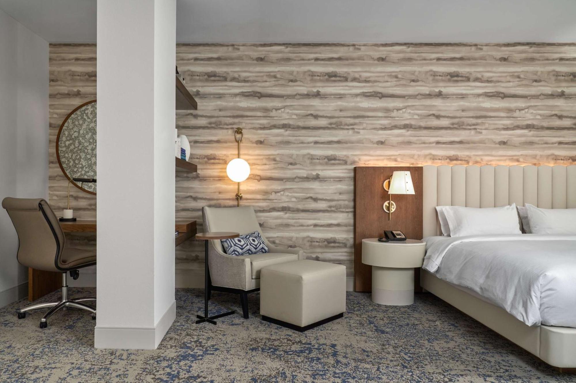Doubletree By Hilton Hotel Dallas - Love Field Bagian luar foto